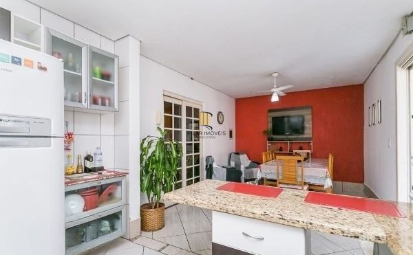 Ótima casa em rua tranquila.