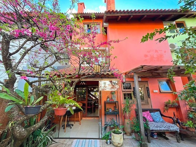 Ótima Residência com 3 dormitórios á venda no Bairro Ipanema.