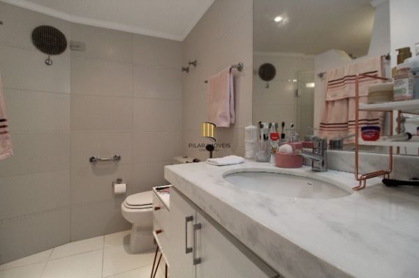 Apartamento em Porto Alegre, no bairro Santa Tereza, com 3 dormitório(s), e 3 ba