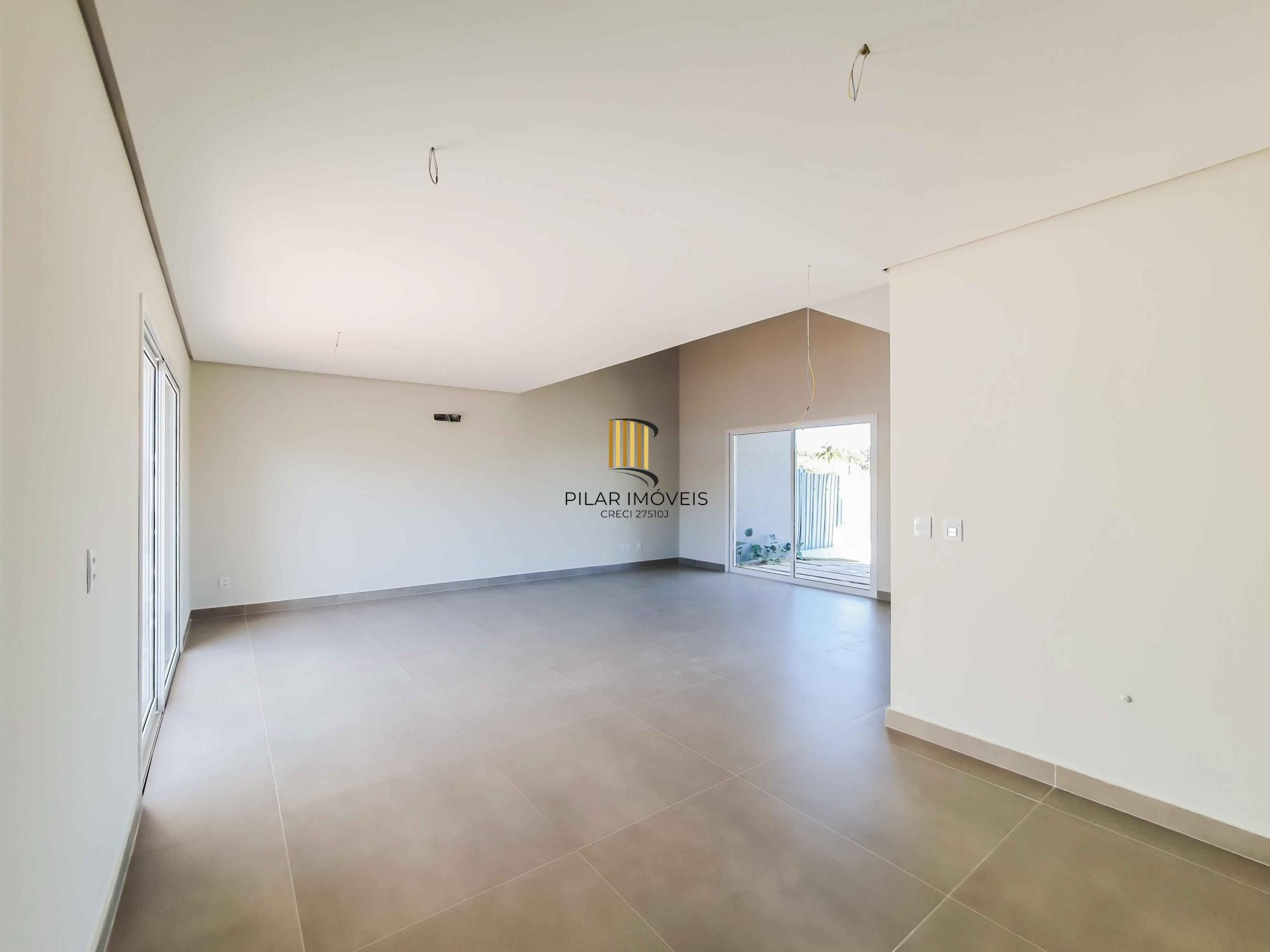 Condomínio Garden, bairro Hípica, 3 dormitórios, 1 suíte, pátio, infra de clube