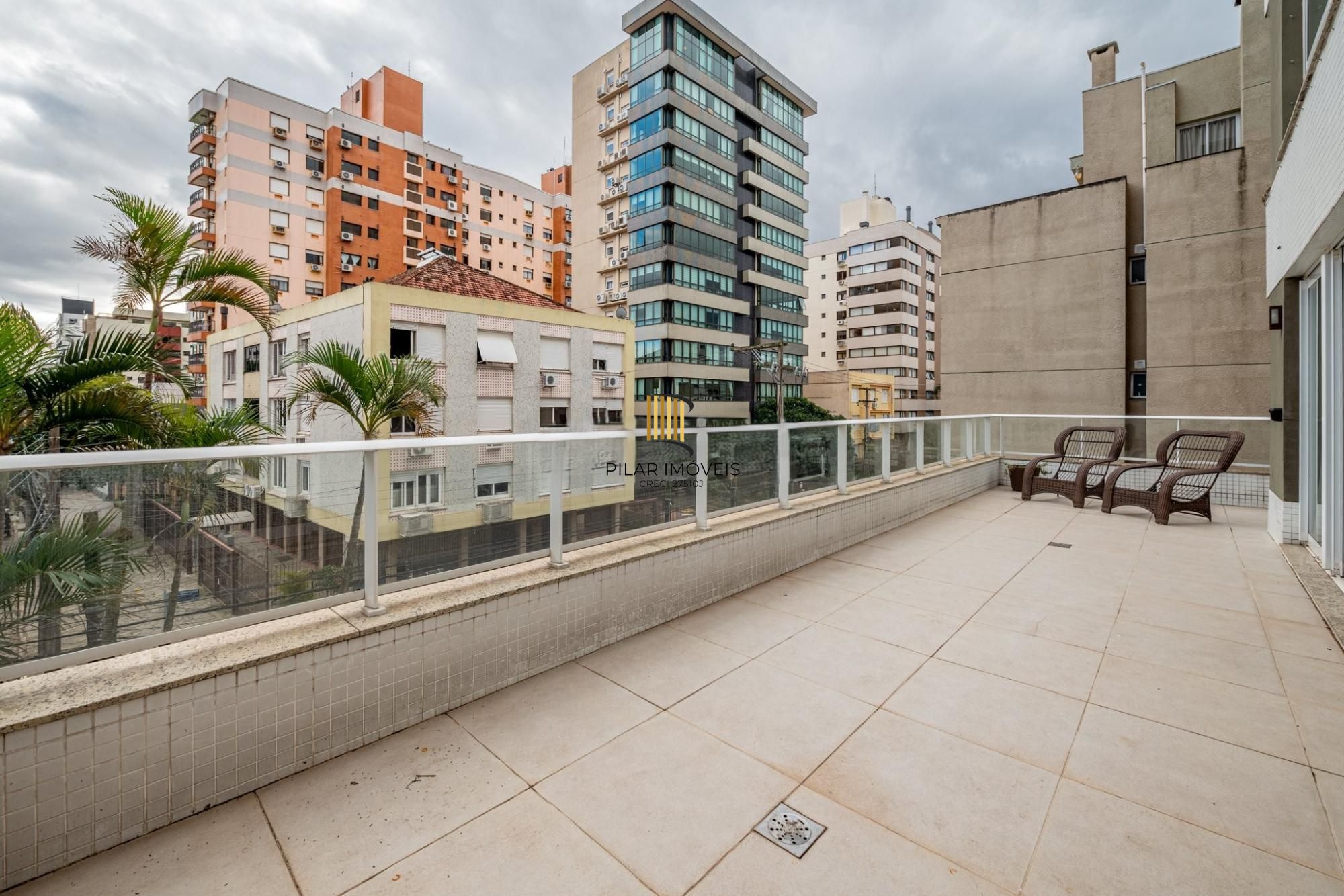 Apartamento Garden com 3 dormitórios, 1 suíte e 3 vagas, no coração do bairro Menino Deus!