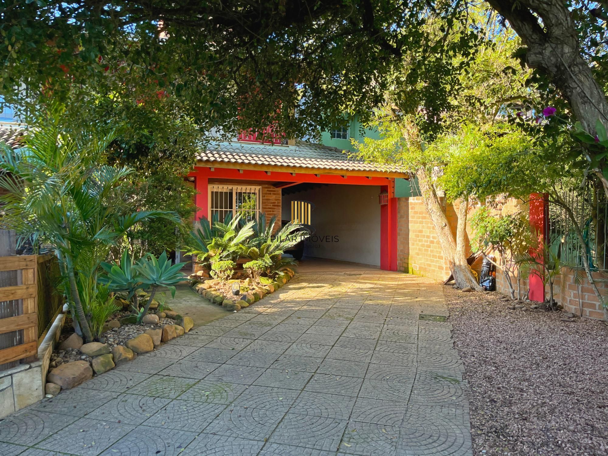Casa 4 dormitórios no bairro Ipanema