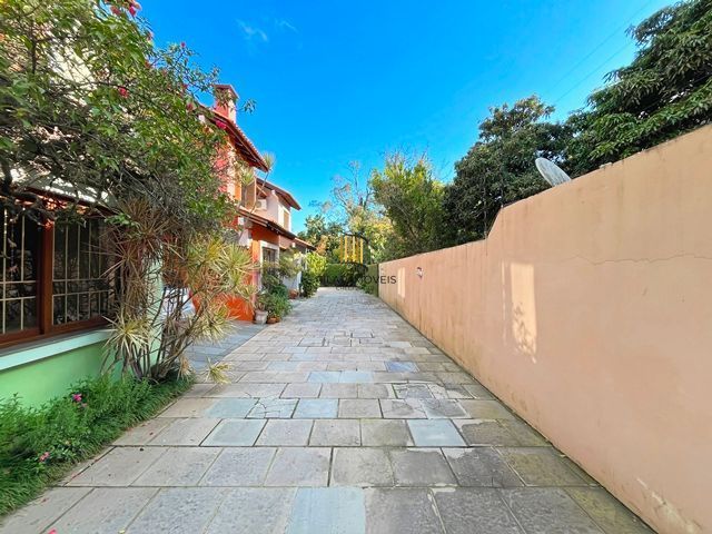 Ótima Residência com 3 dormitórios á venda no Bairro Ipanema.