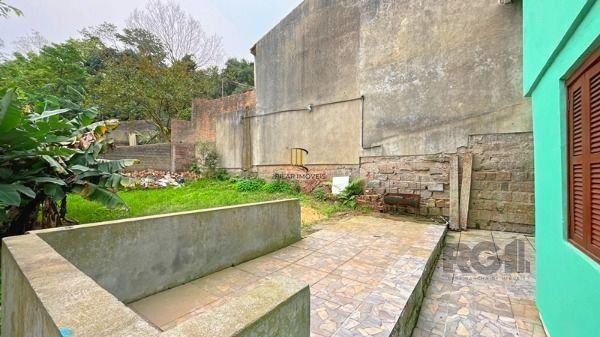 Casa em Porto Alegre, no bairro Vila Nova, com 2 dormitório(s), à venda.