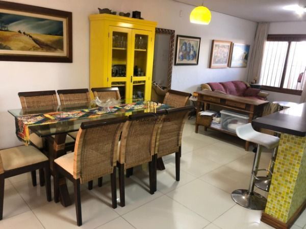 Casa para Venda - 150m², 3 dormitórios, sendo 1 suites, 2 vagas - Guarujá