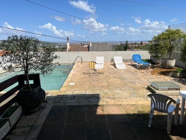 Casa em Porto Alegre, no bairro Vila Assunção, com 3 dormitório(s), à venda.