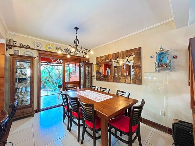 Ótima Residência com 3 dormitórios á venda no Bairro Ipanema.