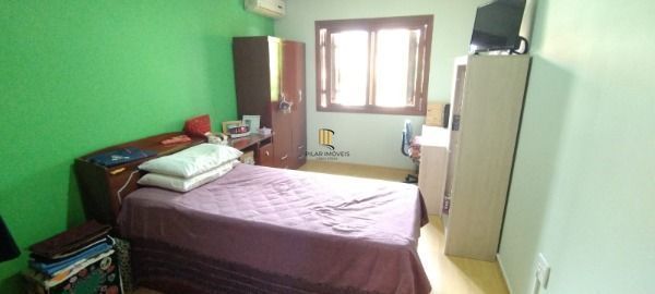 Casa em Porto Alegre, no bairro Nonoai, com 6 dormitório(s), e 6 banheiros, à ve