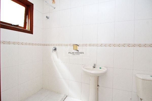 Casa em Porto Alegre, no bairro Aberta Dos Morros, com 3 dormitório(s), e 3 banh