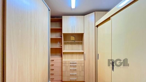 Casa em Porto Alegre, no bairro Nonoai, com 4 dormitório(s), à venda.