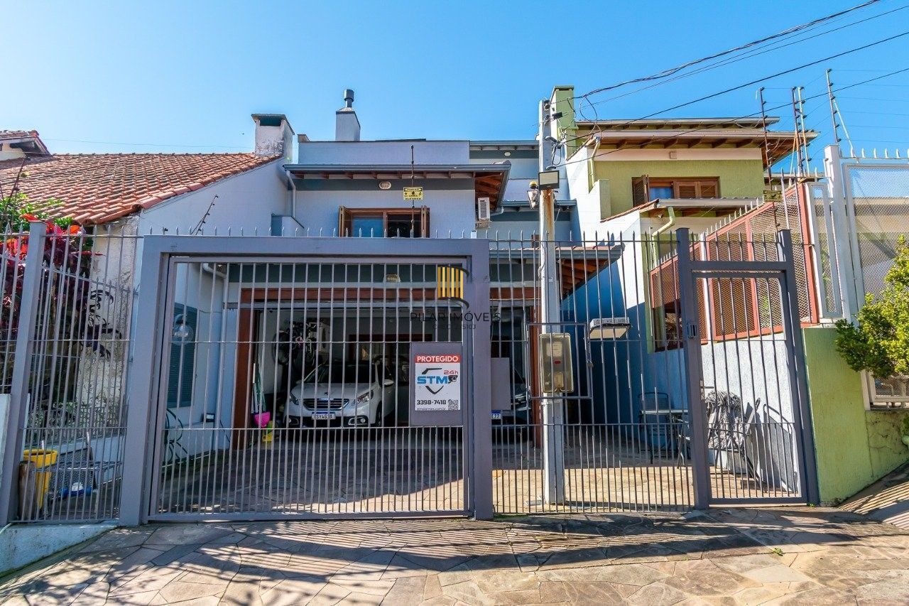 Excelente casa com 158,9m2 de área privativa, 3 dormitórios, 1 suíte, e 2 vagas.