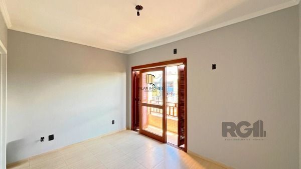 Residência no bairro Guarujá, com 3 dormitório(s), e 3 banheiros, à venda.