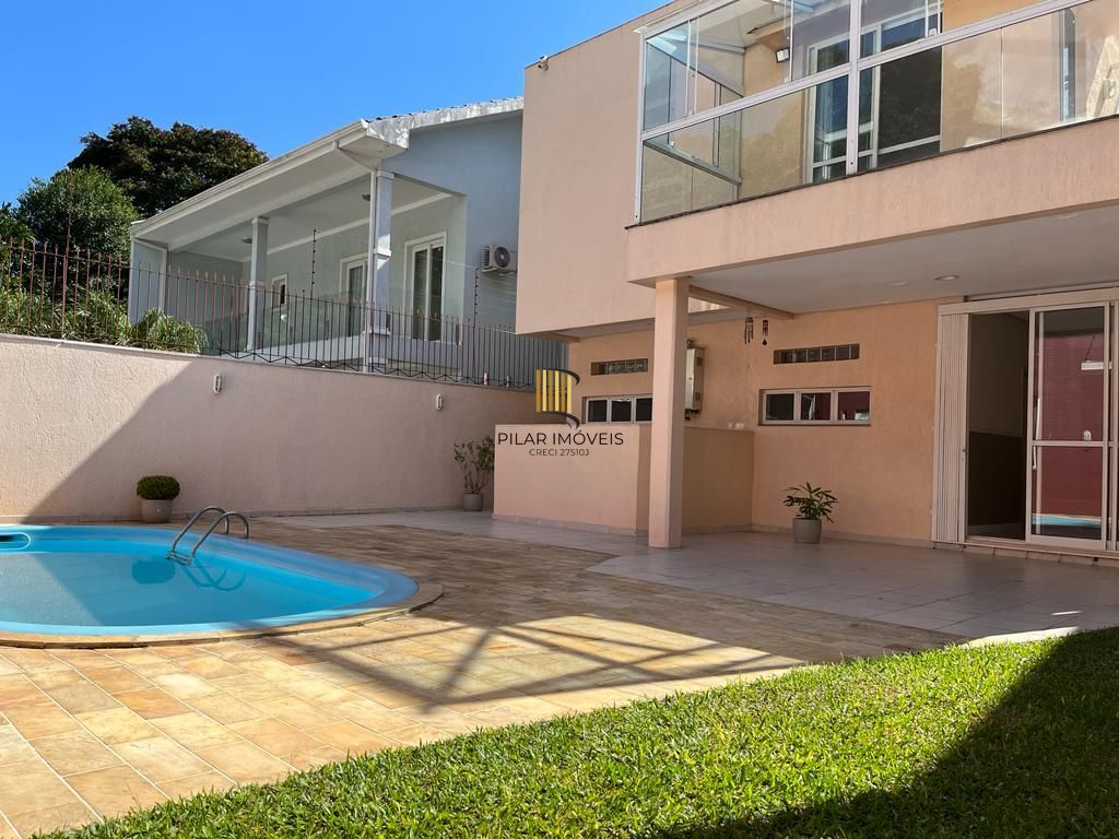 Casa em Porto Alegre, no bairro Nonoai, com 4 dormitório(s), à venda.