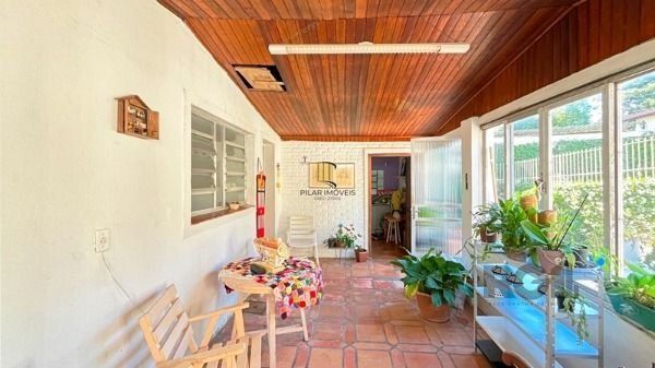 Casa em Porto Alegre, no bairro Tristeza, com 4 dormitório(s), à venda.