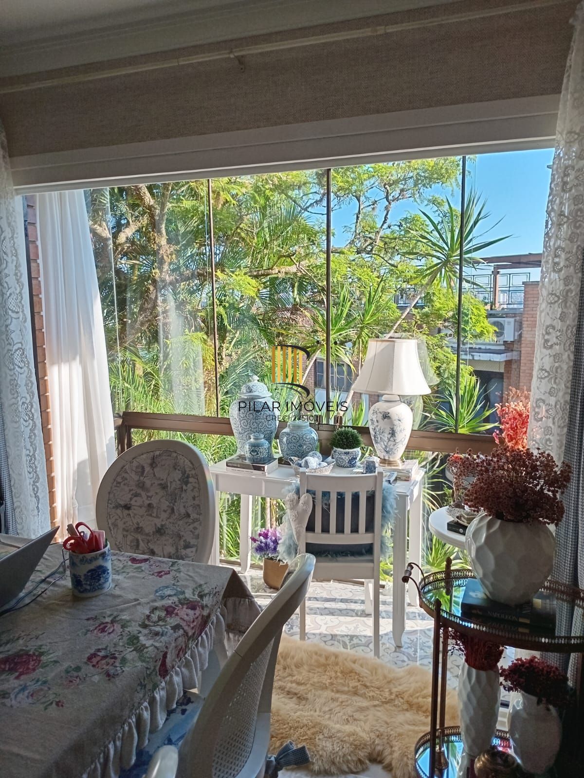 Ótimo apartamento Garden, 3 dormitórios, 1 suíte, lareira, sacada, no bairro Cristal.