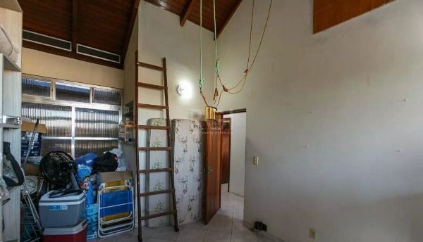 Casa em Porto Alegre, no bairro Cavalhada, com 5 dormitório(s), e 5 banheiros, à