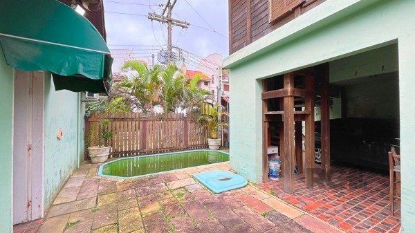 Casa em Porto Alegre, no bairro Ipanema, com 3 dormitório(s), e 3 banheiros