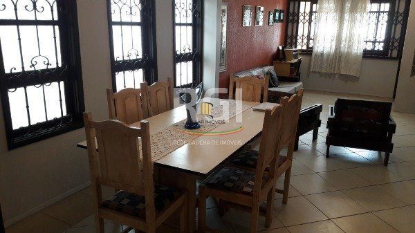 Casa para Venda - 190m², 3 dormitórios, sendo 1 suites, 2 vagas - Cavalhada