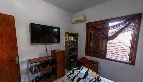 Casa em Porto Alegre, no bairro Cavalhada, com 5 dormitório(s), e 5 banheiros, à