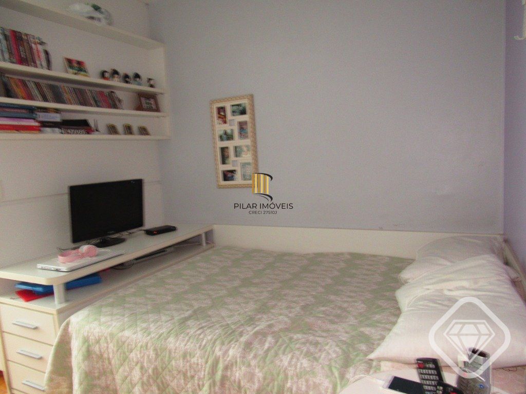 Ótima residência com 4 dormitórios, lareira e piscina no coração do bairro Tristeza.