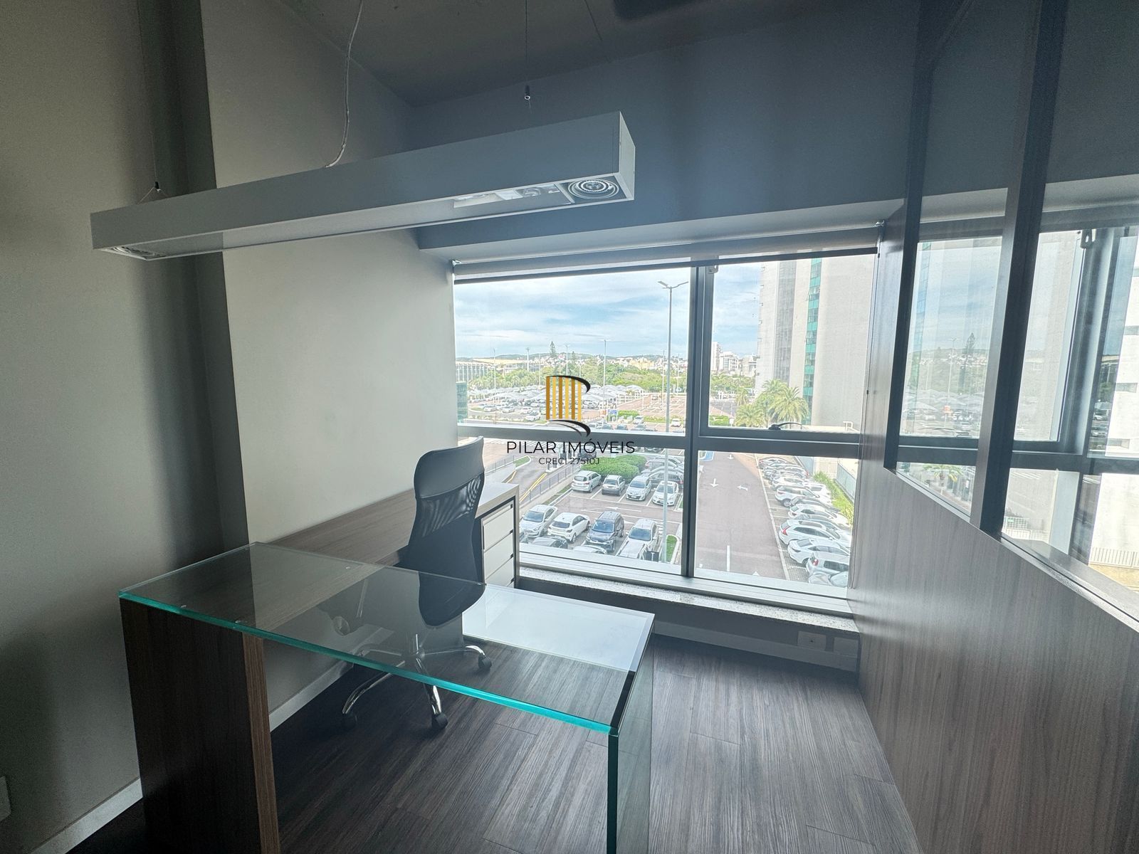 sala comercial finamente mobiliada