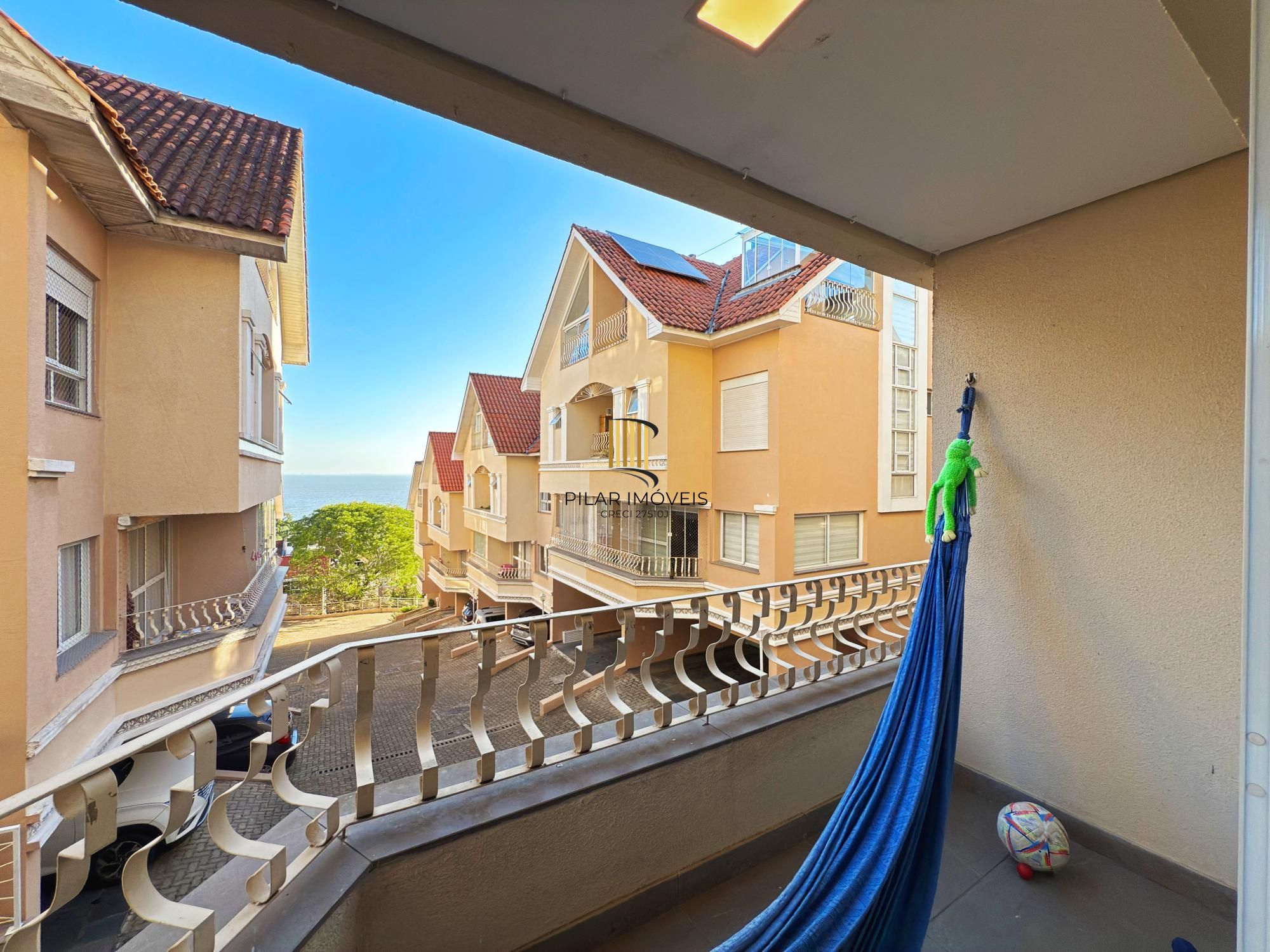 Casa de Condomínio 3 dormitórios no bairro Pedra Redonda