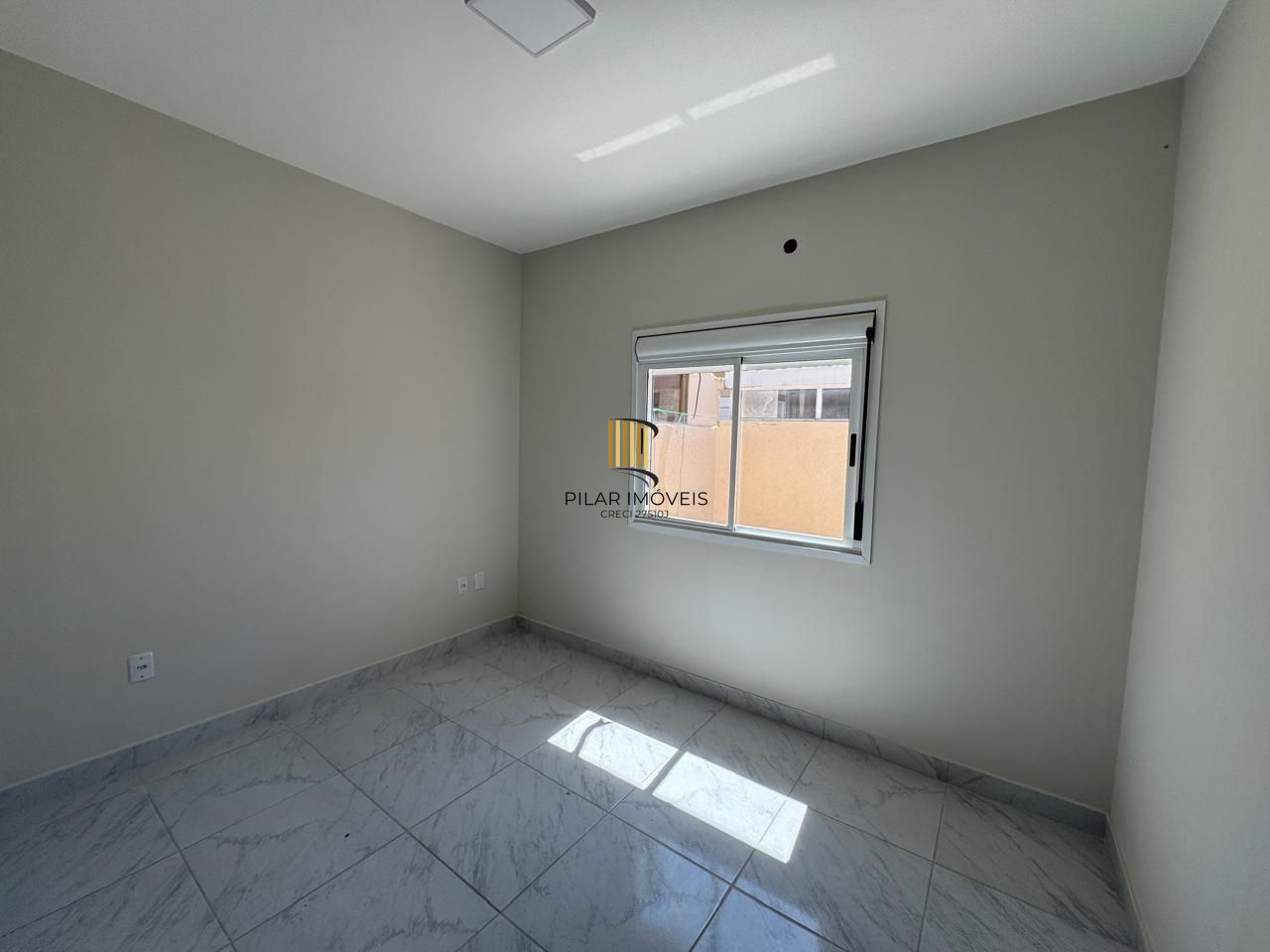 Carrara- Casa térrea 2 dormitórios, reformada , com 2 vagas , churrasqueira