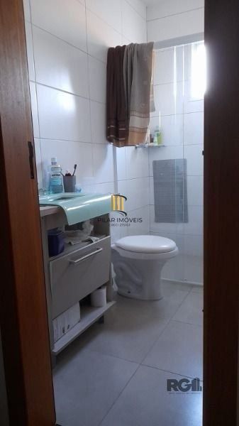 Casa em Porto Alegre, no bairro Ponta Grossa, com 2 dormitório(s), e 2 banheiros