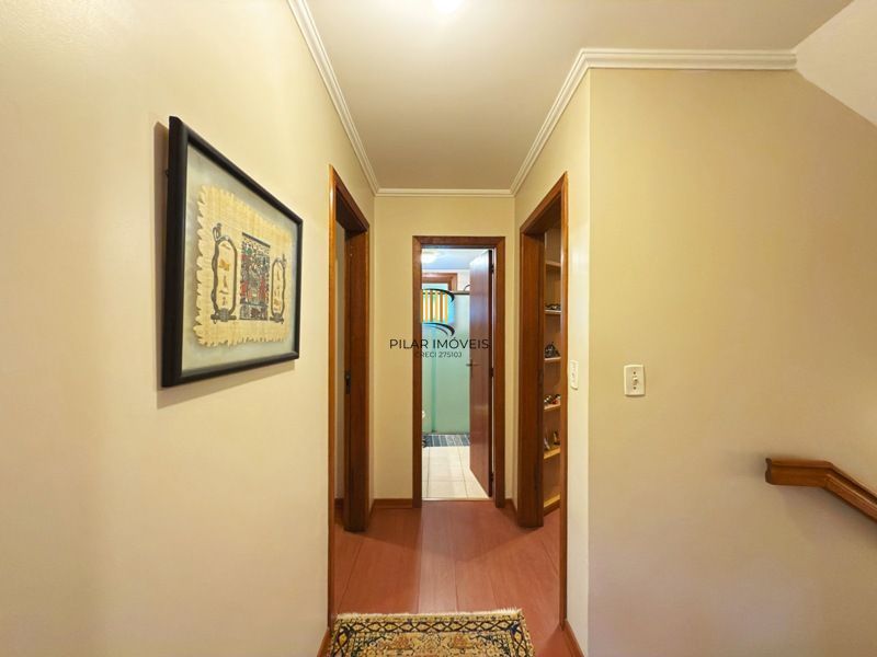 Linda Residência com 3 dormitórios sendo 1 suíte no Jardim Isabel.