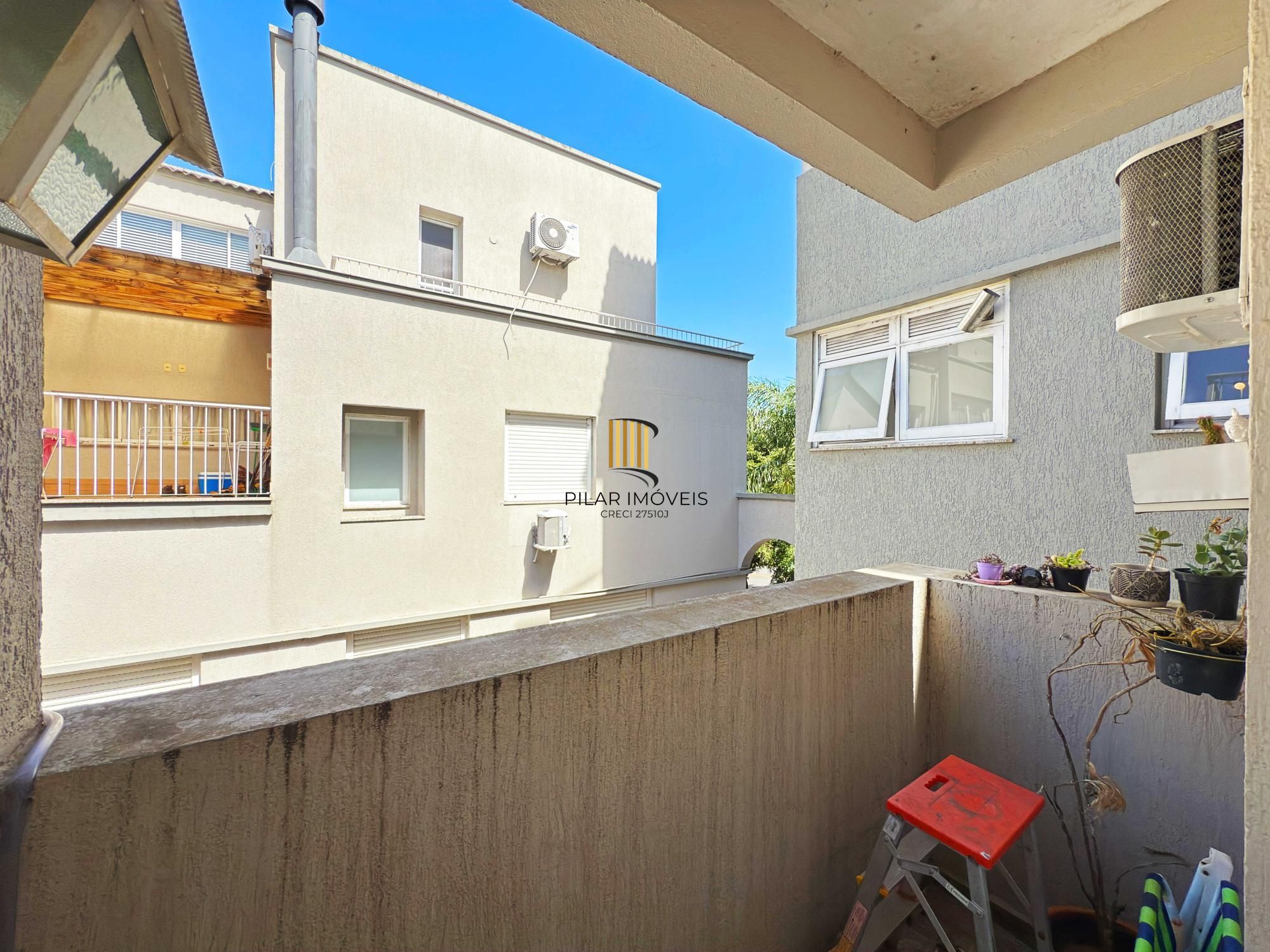 Triplex 4 dormitórios no bairro Pedra Redonda