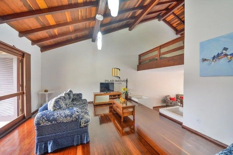 Casa à venda com 280m² | 3 dormitórios | 1 suíte | 2 vagas | Ipanema – Porto Alegre
