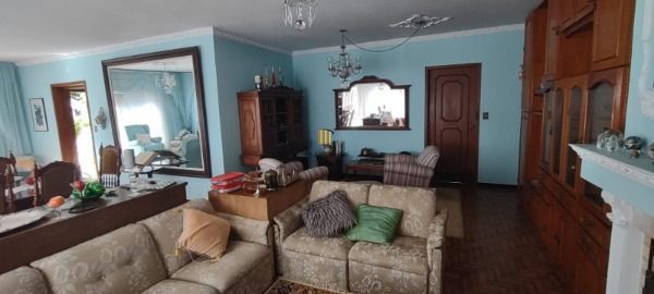 Casa em Porto Alegre, no bairro Jardim Isabel, com 5 dormitório(s), e 5 banheiro