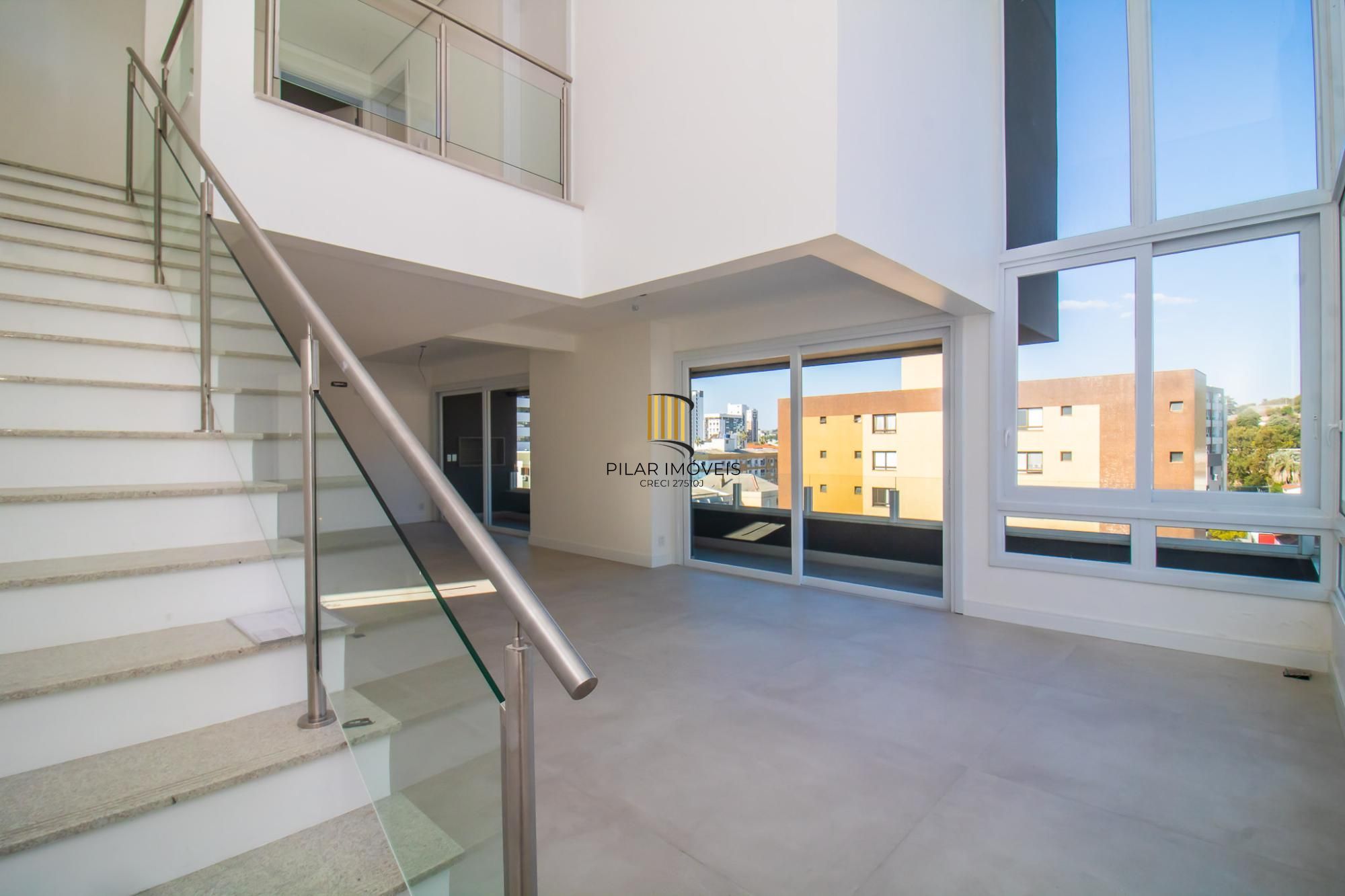 APARTAMENTO DUPLEX - 177m², 3 dormitórios, sendo 3 suites, Menino Deus