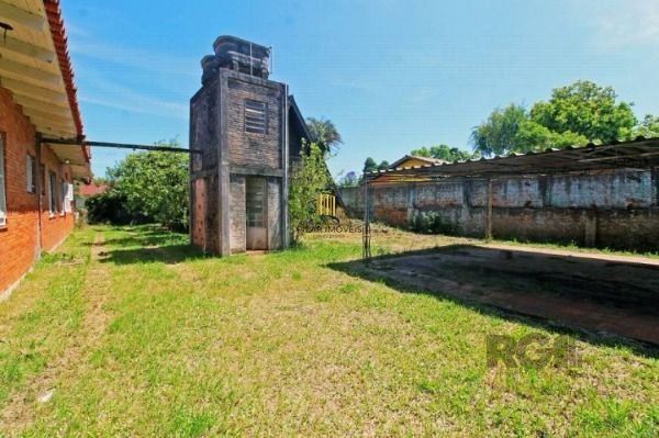 Casa em Porto Alegre, no bairro Ipanema, com 6 dormitório(s), à venda.