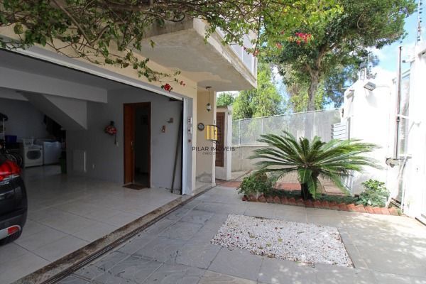 Casa Condominio em Porto Alegre, no bairro Ipanema, com 2 dormitório(s), e 2 ban