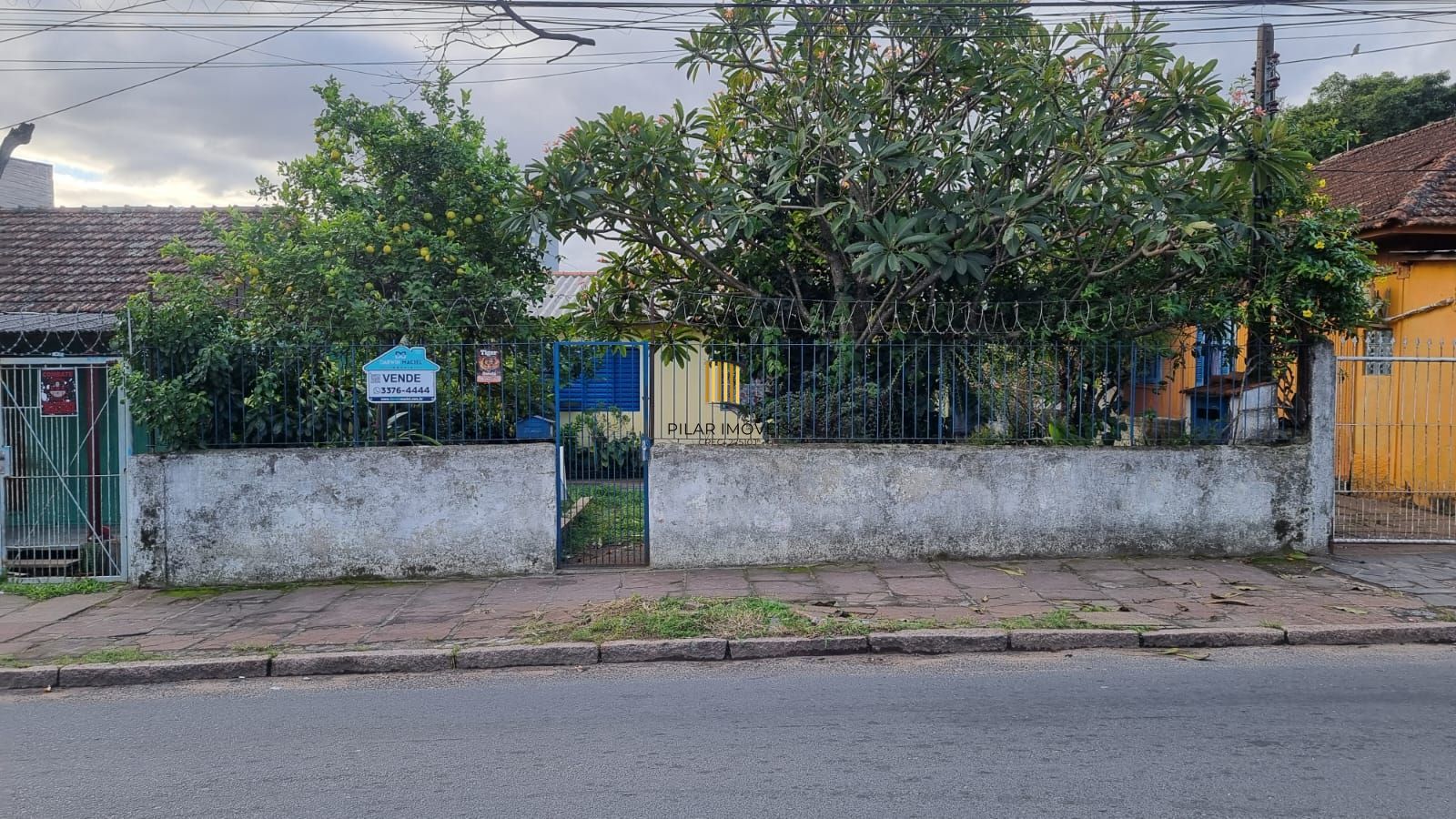 Casa no bairro Partenon, com 2 dormitórios. - Pilar Imóveis