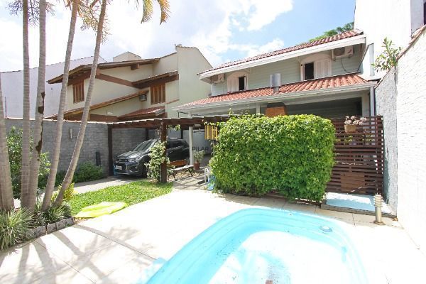 Sobrado para Venda - 208m², 3 dormitórios, sendo 1 suites, 4 vagas - Nonoai