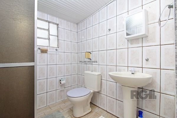 Casa em Porto Alegre, no bairro Cavalhada, com 4 dormitório(s), e 4 banheiros, à