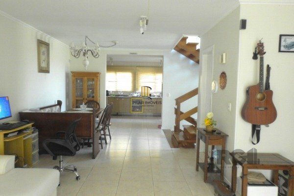 Casa em Porto Alegre, no bairro Espirito Santo, com 3 dormitório(s), e 3 banheir