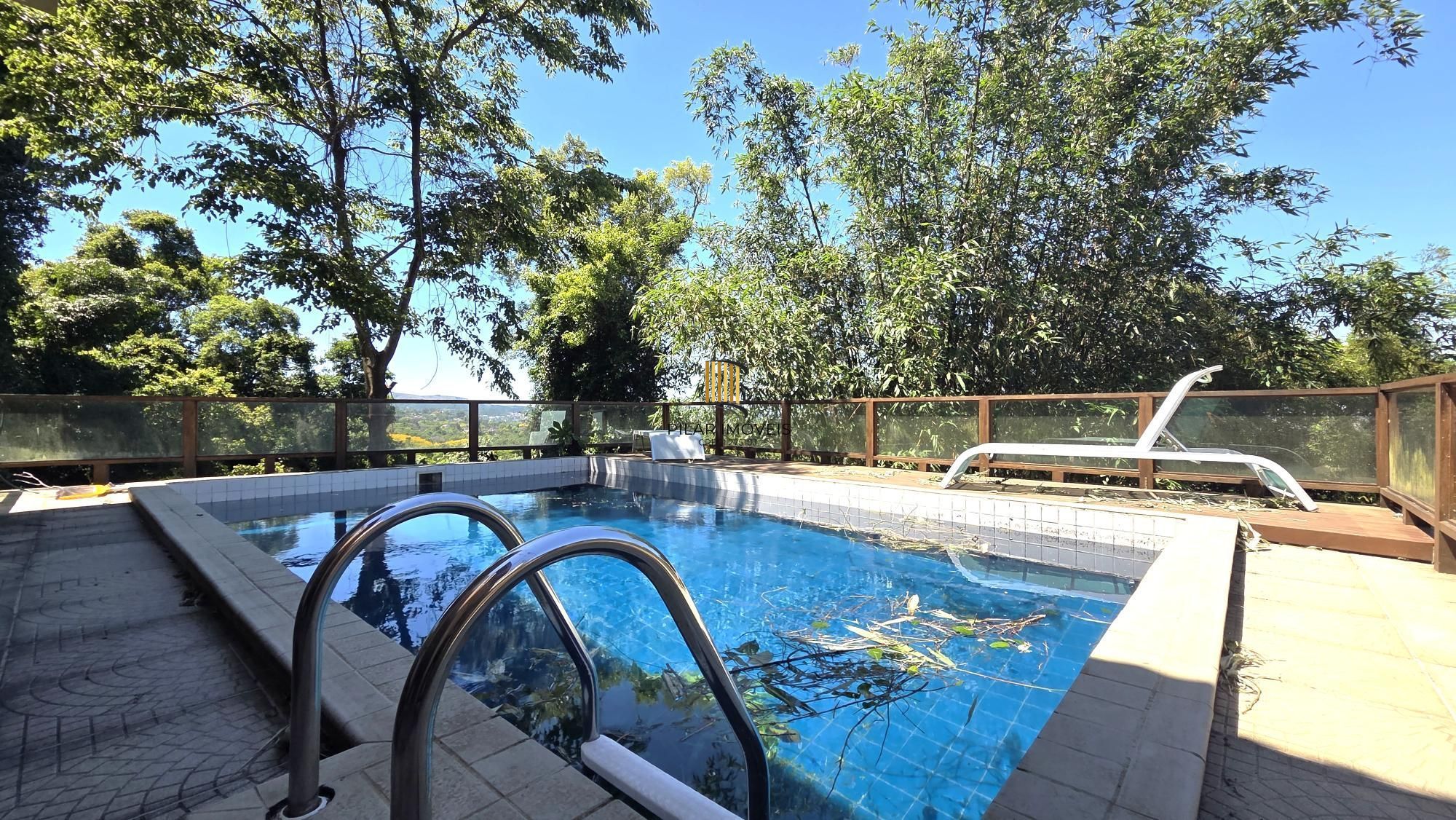 Belíssima residência com 4 dormitórios, 2 suítes com closet e vista deslumbrante para o lago Guaíba.