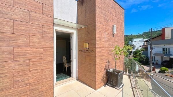 Casa em Porto Alegre, no bairro Aberta dos Morros, com 3 dormitório(s), e 3 banh