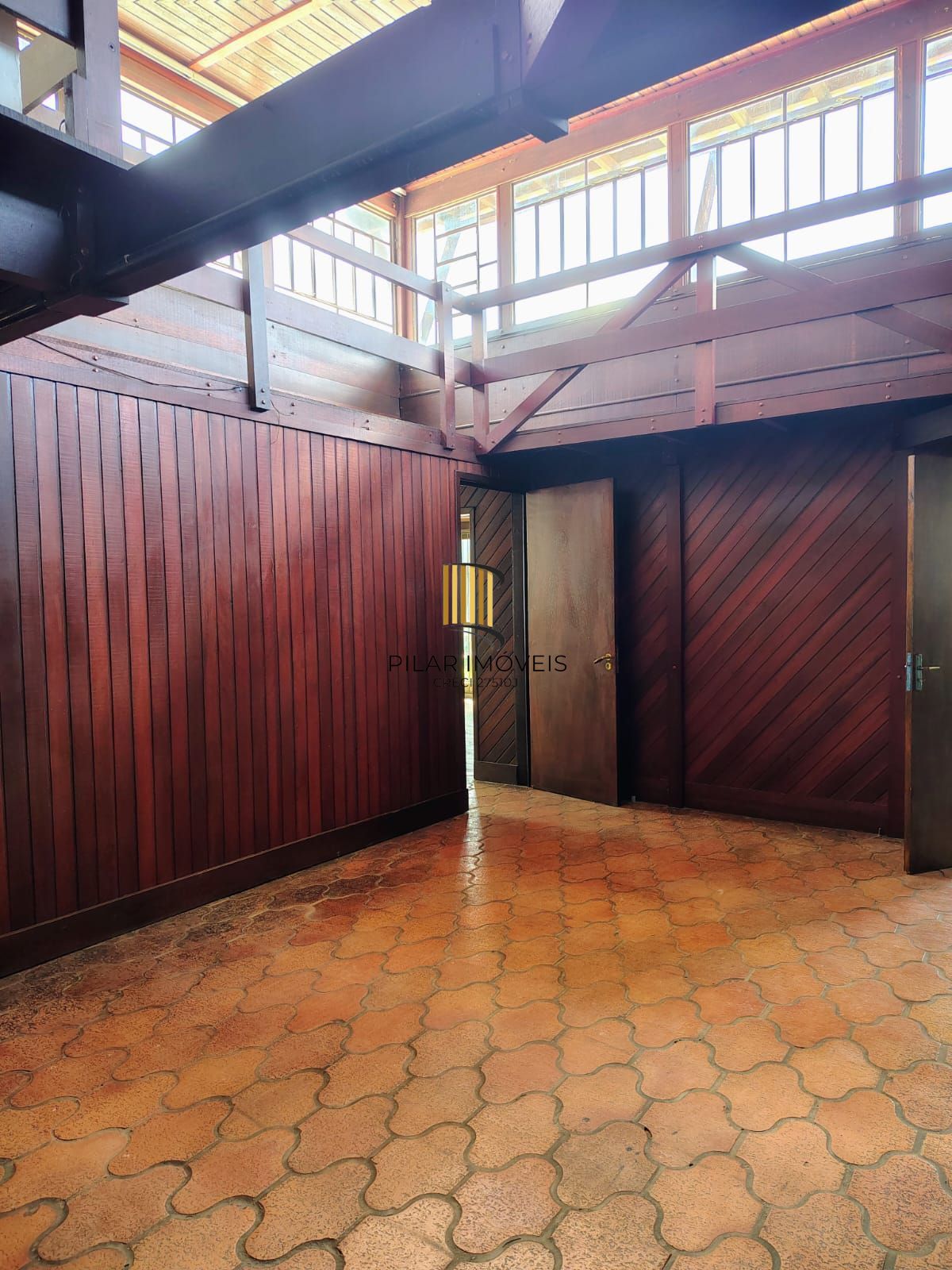 Residência com 3 dormitórios sendo 1 suíte á venda bairro Medianeira