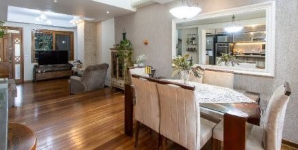 Casa em Porto Alegre, no bairro Ipanema, com 3 dormitório(s), e 3 banheiros, à v