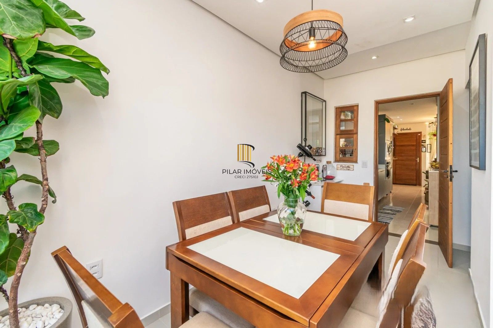 Excelente sobrado, semimobiliado,  com 77m², 2 dormitórios e 1 vaga de garagem. À venda no Hípica Boulevard – Zona Sul.