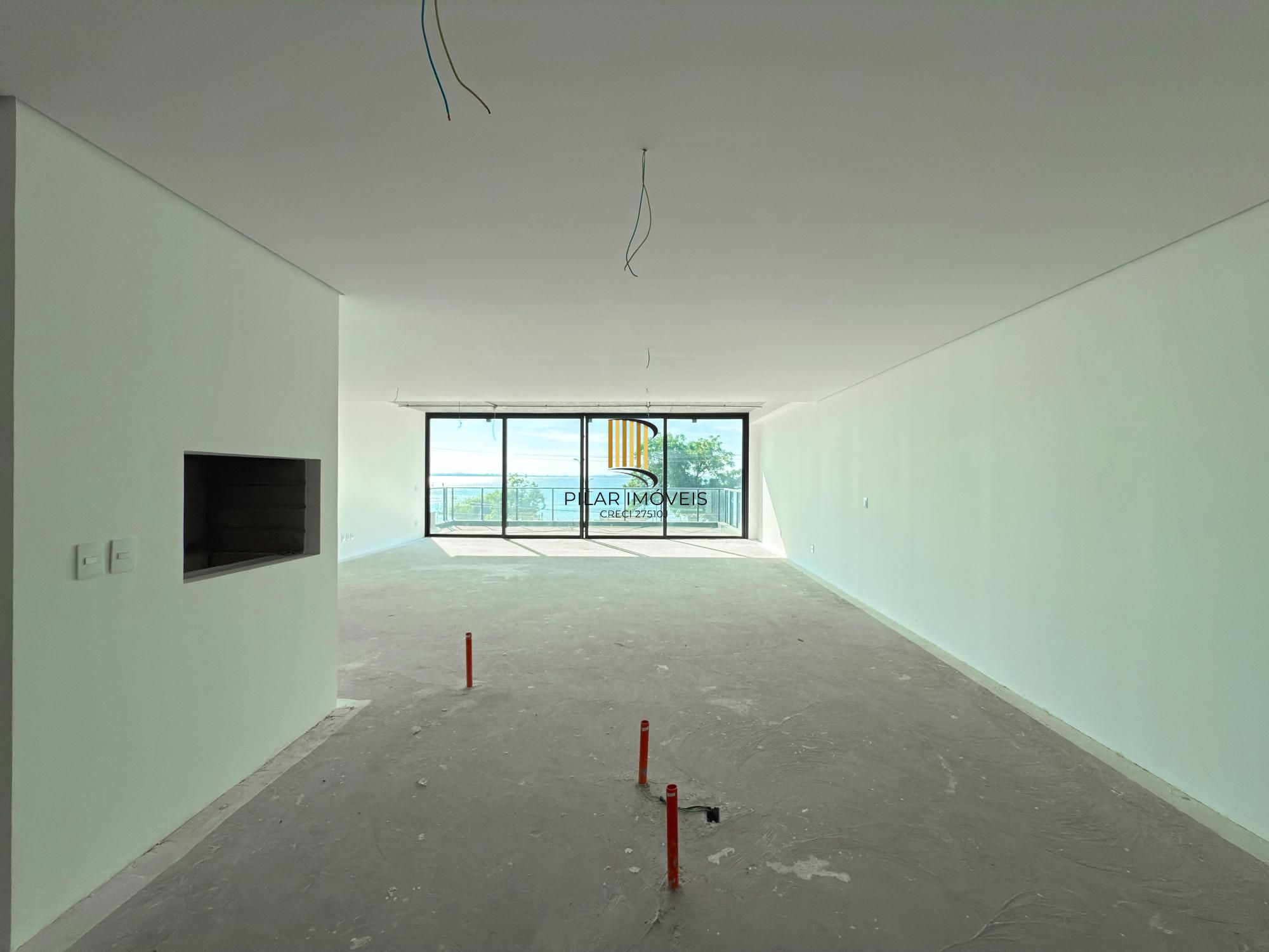 Belíssimo apartamento com projeto diferenciado e vista deslumbrante para o pôr do sol.