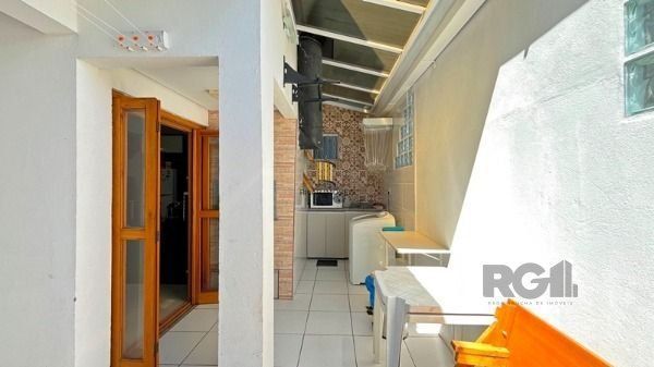 Casa Condominio em Porto Alegre, no bairro Tristeza, com 3 dormitório(s), e 3 ba