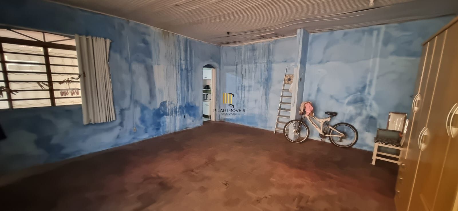 Ótimo terreno com casa em localização privilegiada no bairro.