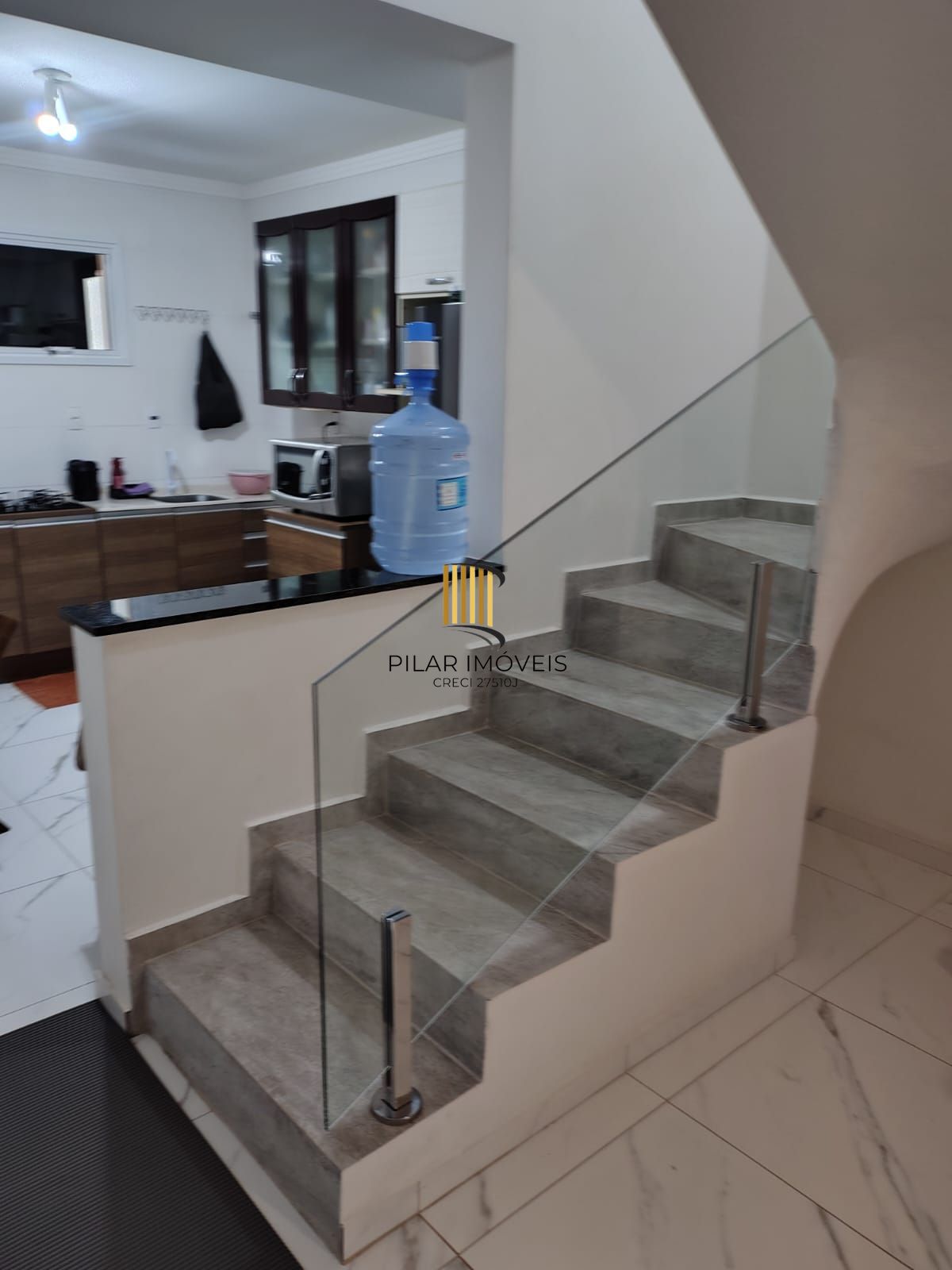 Sobrado com 2 suítes, 84m², no Portal do Guarujá