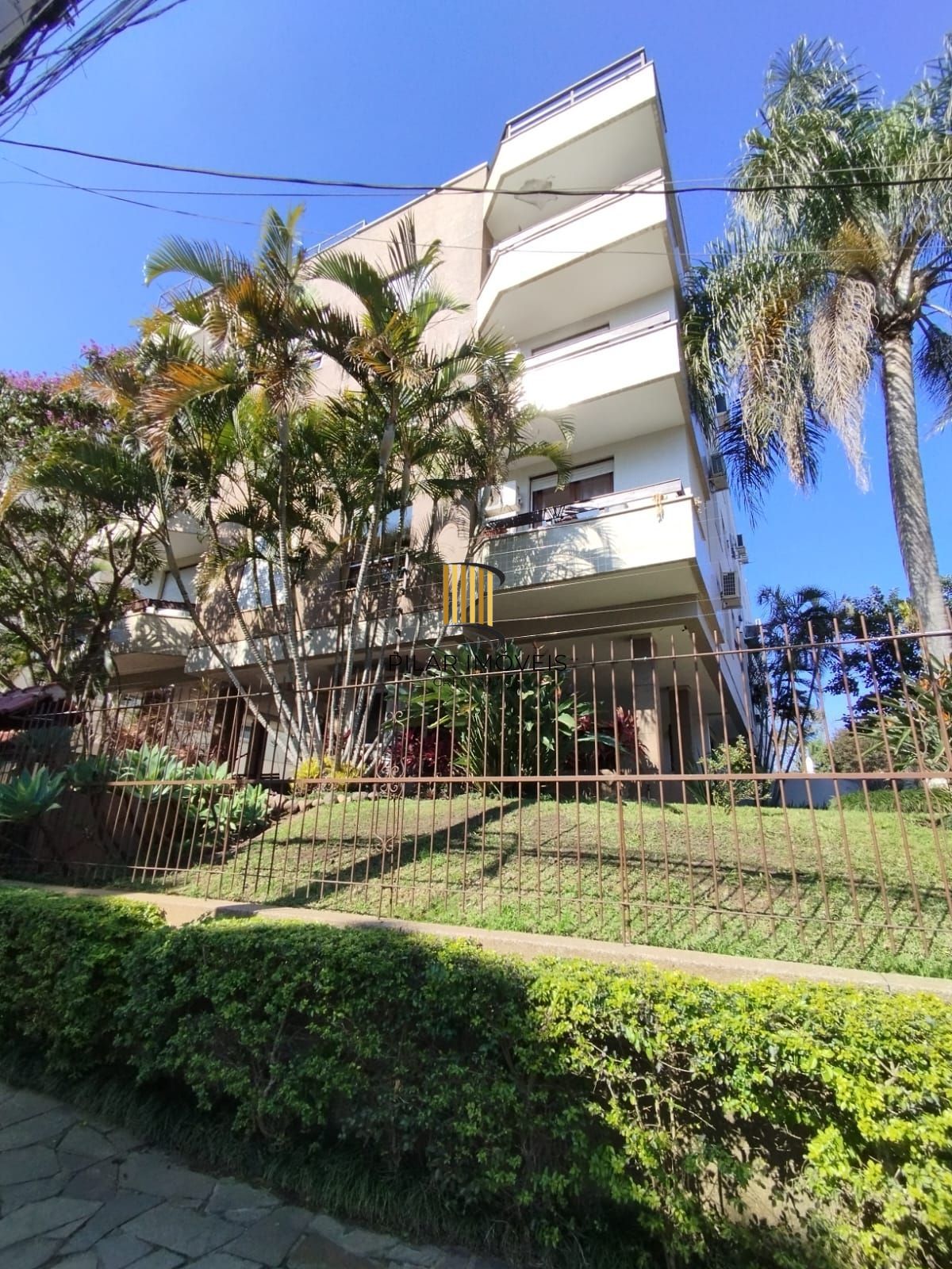 Linda cobertura no bairro Tristeza para venda.