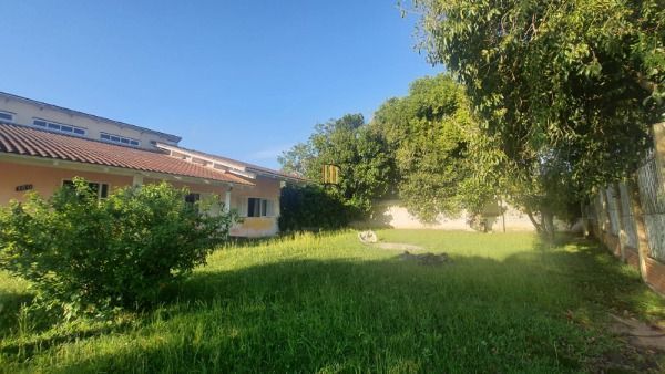 Casa em Porto Alegre, no bairro Vila Nova, com 3 dormitório(s)